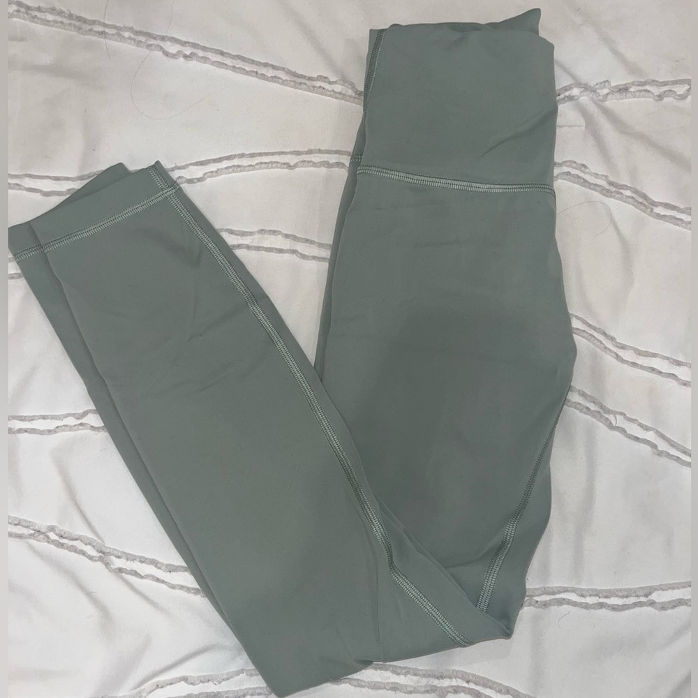 Army green ankle length Lulu lemon align leggings!! SIZE 4